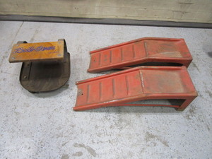 lot 116 image: Car Ramps & Shop Stool