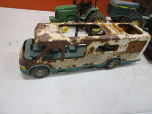 lot 174 image: Vintage Toys & Tractors