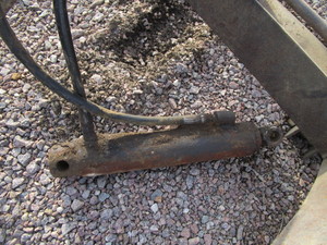 lot 137 image: 32 Skid Steer Grapple Fork