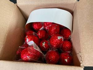 lot 9 image: Chocolatey Roses - 16-Pack Best by 05312024