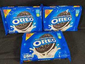 lot 256 image: Oreo Family Size - 3-Pack