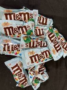 lot 126 image: M&Ms Crunchy Cookie - 12-Pack Best by JUL 2023