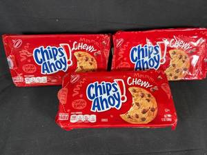 lot 259 image: Chips Ahoy Chewy Cookies 13oz - 3-Pack Best by 02082024