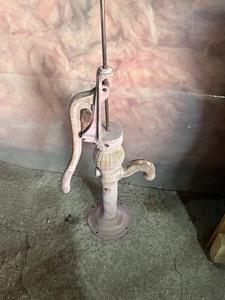 Small hand pump
