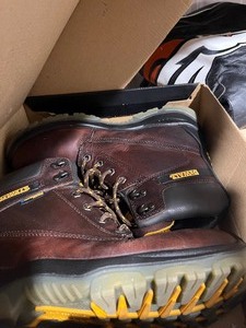 New size 9.5 dewalt boots  steel toe