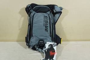 lot 102 image: USWE Protector Patriot 15 Hydration Backpack