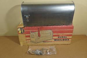 lot 144 image: Ribbed Rural Mailbox