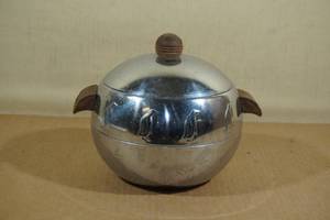 lot 161 image: Vintage West Bend Penguin Hot & Cold Server