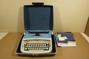 lot 169 image: Royal Aristocrat Typewriter