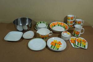 lot 170 image: 24 Piece Figgjo Anne Marie Tea Set
