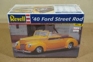 lot 200 image: Revell 40 Ford Street Rod 125 Plastic Model Kit