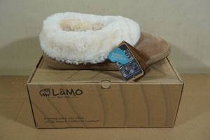 lot 209 image: Lamo Womens Carmen II Moccasins -Size 10, Chestnut