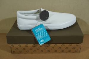 lot 210 image: Lamo Womens Piper Slip-On Shoes -Size 8.5, White