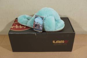 lot 211 image: Lamo Womens Serenity Slipper Sandals -Size Small 6-7, Mint