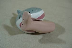 lot 85 image: Novelty Salt & Pepper Shaker -Shark and Leg