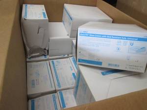 Box of DuraFit Shoe Covers with Ski...