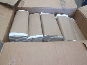 Open Case Tork White Multifold Towe...