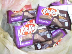 12- 1.5 oz KitKat Duos Mocha & Choc...