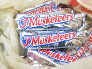 12- 1.92 oz 3 Musketeers...