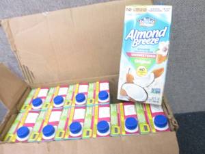 12- 32 oz Cartons Unsweetened Almon...