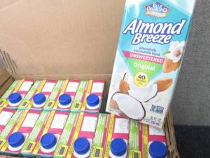 12- 32 oz Cartons Unsweetened Almon...
