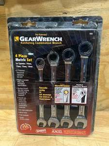 GEARWRENCH 4 Piece Metric Ratcheting Combination Wrench Set