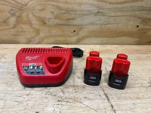 MILWAUKEE Lot of 2- M12 12-Volt Lithium-Ion Compact Battery Packs 1.5Ah with M12 12-Volt Lithium-Ion Battery Charger (12272330)