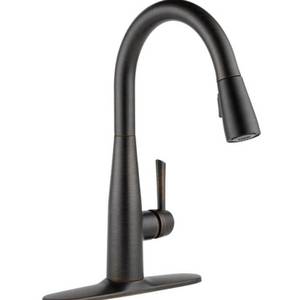 DELTA Essa Single-Handle Pull-Down Sprayer Kitchen Faucet with MagnaTite Docking in Venetian Bronze