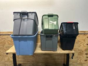 Lot of 6 Plastic Bins