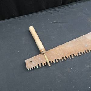 lot 18 image: VINTAGELARGE HAND SAW 4 FOOT