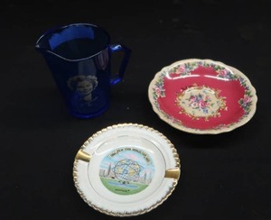 lot 33 image: SHIRLEY TEMPLE PITCHER AND 2 SMALL PLATES