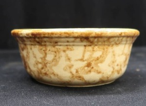 lot 34 image: GLASSWARE LOT OF 3 SEE PHOTOS