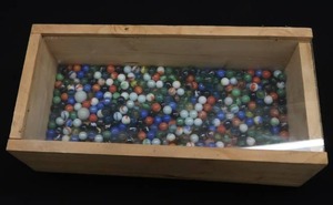 lot 39 image: MARBLESHUGE LOT IN WOODEN BOX