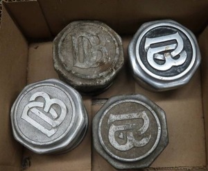 lot 46 image: ANTIQUEVINTAGE CAR AUTO GREASE HUB CAPS