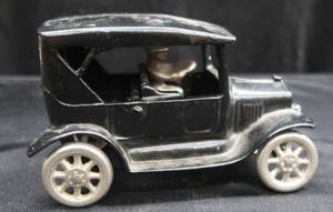 lot 47 image: VINTAGE BLACK MODEL T TYPE CAR WITH DRIVER NEAT PIECE