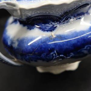 lot 53 image: FLOW BLUE POT WITH LID