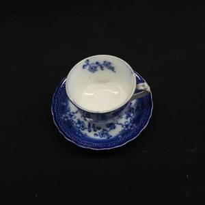 lot 57 image: VINTAGE FLOW BLUE TEA CUP