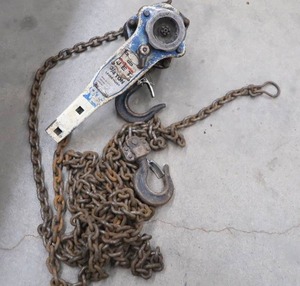 lot 70 image: JET LEVER HOIST 34 TON WITH CHAIN AND HOOKS