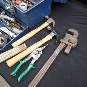 lot 80 image: BLUE BUILDERS SQUARE 19 TOOL BOX LOADED WITH TOOLS