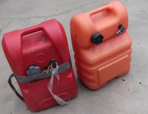 lot 86 image: GAS TANKS FOR BOATSLOT OF 2