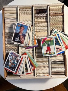 lot 41 image: Large Lot of 89-90s MLB Baseball Cards