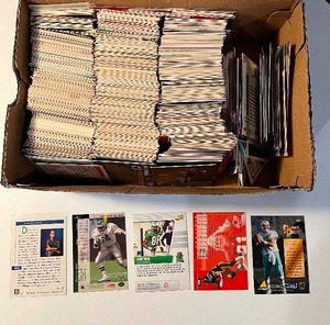 lot 26 image: Large Lot of NFL Football Cards