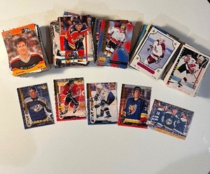 lot 27 image: Lot of NHL Hockey Cards