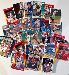 lot 18 image: Lot of Late 80s to Early 90s MLB Baseball Cards