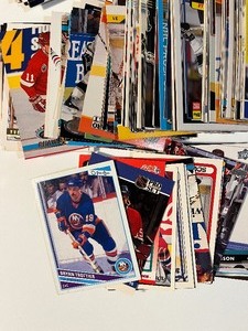 lot 21 image: Lot of NHL Hockey Cards