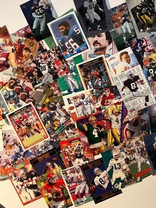 lot 11 image: Lot of 89-97 NFL Football Cards