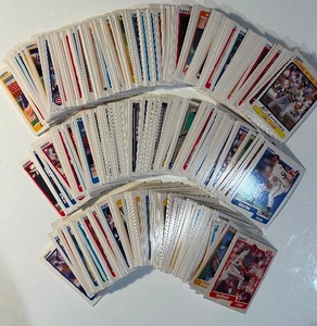 lot 14 image: Lot of Fleer 90 MLB Baseball Cards