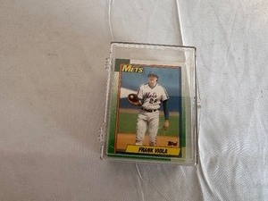 lot 48 image: Variety of TOPPS 1990 Baseball Trading Cards