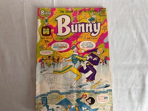 lot 255 image: Bunny The Queen of the In-Crowd Comic Book - Harvey Teen Mar No 18