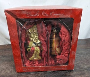 lot 14 image: Laisha Glas Creation Christmas Ornaments